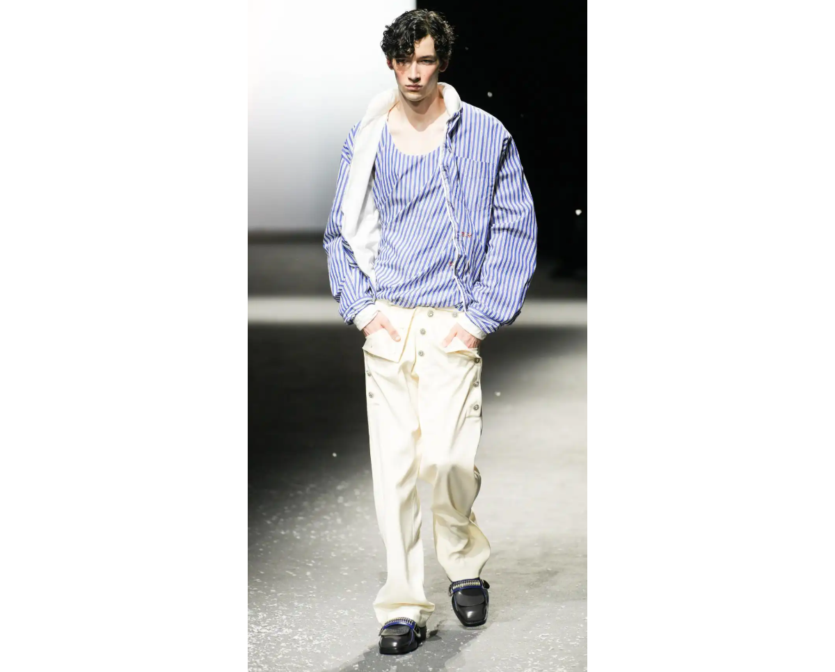 2025年6月20日，模特在法国巴黎男装周上展示Bluemarble品牌2025春夏新款服装。 ... ...